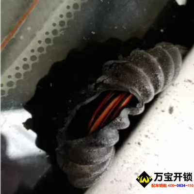 老款蒙迪歐接電開啟后尾箱的方法，蒙迪歐開鎖方法