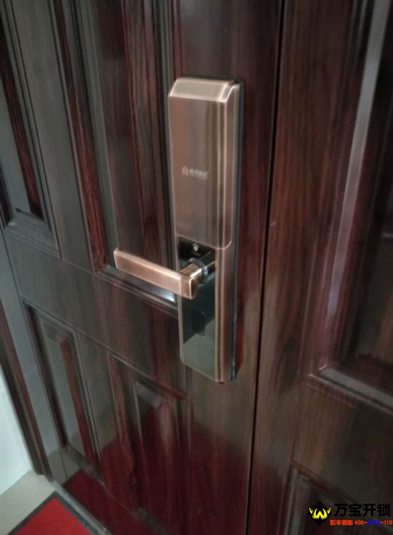 萊蕪頤高公館裝基信指紋鎖E6007紅古銅色，換基信指紋鎖