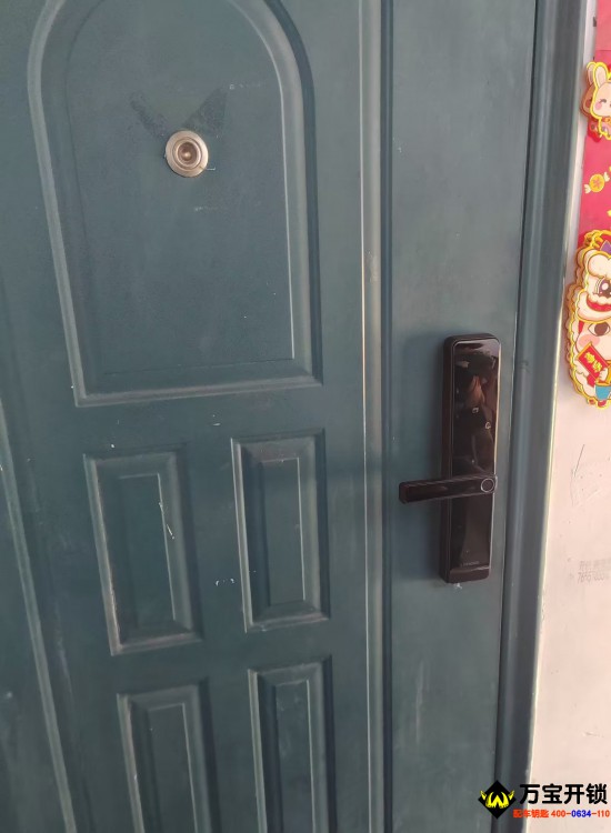 萊蕪長勺小區(qū)安裝一握開指紋鎖，萊蕪指紋鎖安裝